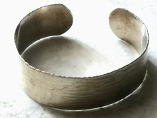 Antico bracciale da donna in