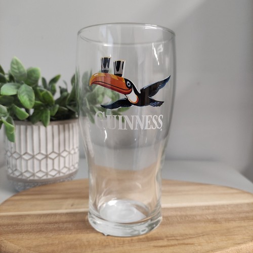 Guinness glass flying - -, toucan