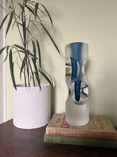 Raro vaso cilindro concavo