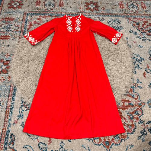 Maxi abito rosso ricamato