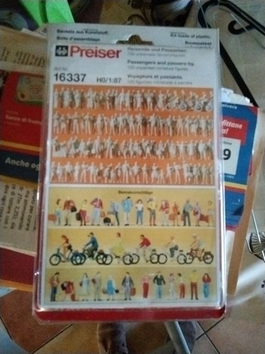 Preiser voyageurs passants - et,