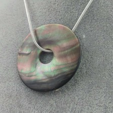 Ciondolo Donut di Madreperla grigia collana gioiello pendente cerchio forato