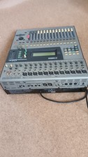 mixer digitale yamaha 01v 24 ingressi con manuale.