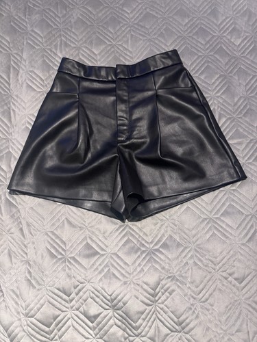 Zara pantaloncino ecopelle