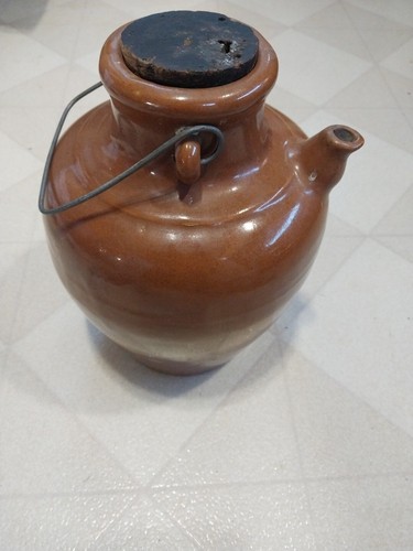 Antica pentola brocca acqua