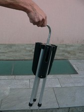 Portacanne con treppiedi per la pesca itinerante alla trota in lago, spinning