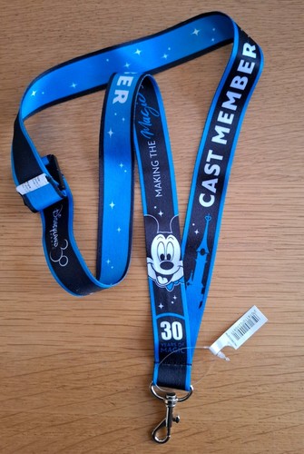 Disneyland paris cast member - paris,