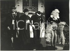 1975 ca TEATRO CABARET - BOMBOLO Franco LECHNER durante uno sketch comico (2)