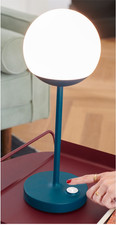 Fermob Mooon! Lampada da tavolo per interni ed esterni blu con dimmer - senza fili - USB C - nuova con scatola