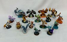  LOTTO DI 17 PERSONAGGIO DI SKYLANDERS GIANTS CON PIEDISTALLO PER LA WII 