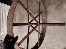 Vecchia Antica ruota in ferro