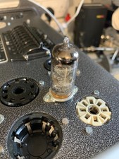 Valvola Mullard ECC82 12AU7