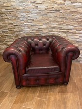 Poltrona Chesterfield originale modello Club trapuntata a mano rosso bordeaux UK