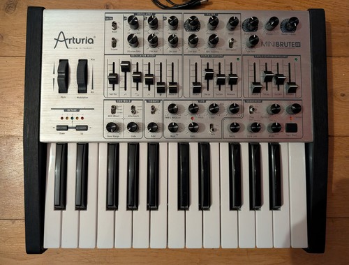 Arturia minibrute - minibrute, se