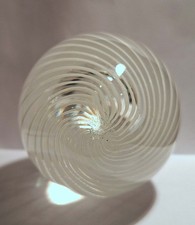 Fermacarte a forma di uovo in