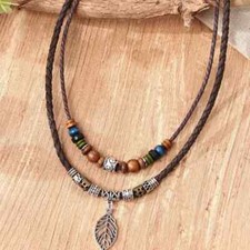 Collana con ciondolo foglia