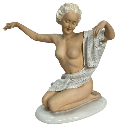 Statuina donna nuda - , bagnante