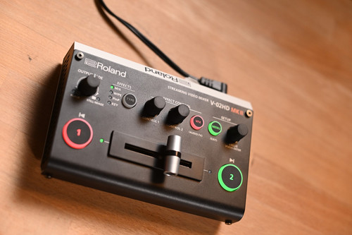 Roland ii 2 canali - v-02, hd