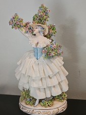 Statuina porcellana pizzo Luigi Fabris vintage Italia signora danzante con ghirlanda fiori 8"