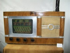 Antica radio d'epoca a valvole