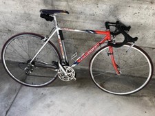 Bici artigianale da corsa rossa usata