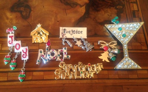 Wow christmas pins lot lotto - christmas,