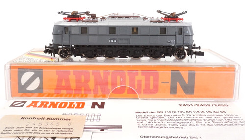 Arnold 2453 locomotiva - n,