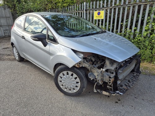 Breaking fiesta mk7 van silver - breaking,