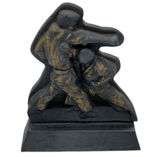Statuetta miniatura Trofeo Karate due karateki in combattimento in Kimono Sport