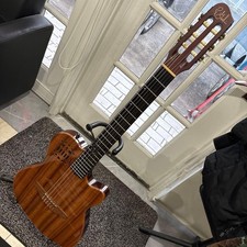 Chitarra acustica classica