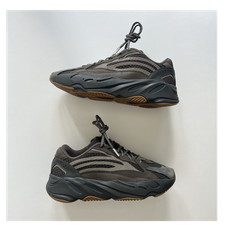 Adidas yeezy boost - 700, v2