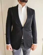 Carlo Pignatelli cerimonia giacca monopetto con splendido ricamo sulla spalla