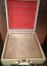 enorme scocca di fonovaligia