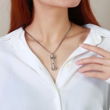 Collana a clessidra in acciaio