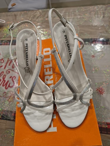 Eleganti sandali con tacco