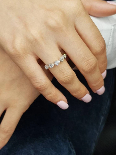 Anello con diamanti coltivati