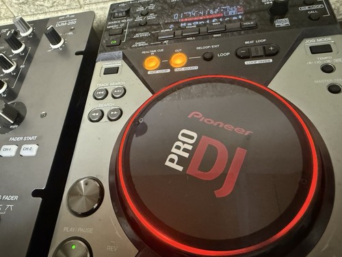 Consol pioneer composta da - dj,