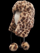 Max Mara. Cappello Invernale Leopardato Con Pon Pon E Paraorecchie