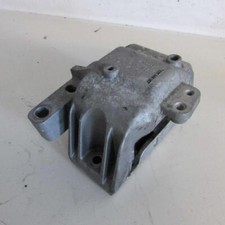 Supporto motore 1J0199262 per VOLKSWAGEN GOLF MK4 1997-2003 usato (10819)
