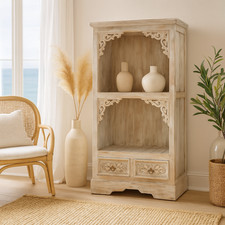 Armadio in legno imbiancato