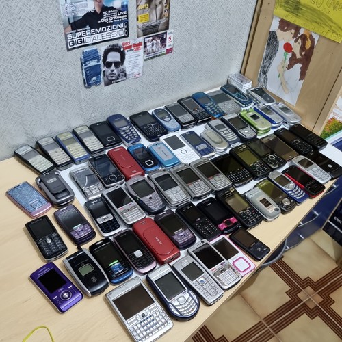 Bundle vintage phones - vintage,