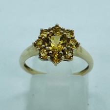 Anello a grappolo tondo in oro