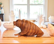 Statuina tricheco in legno -