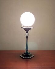 Lampada vintage Art Decò da tavolo in ottone cromato con globo in vetro opalino