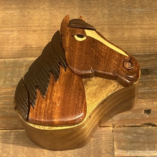 Fine carved wooden - fine,