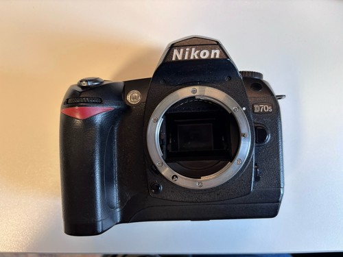 Nikon d70s 1mp digital slr - nikon,