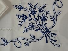 Tovaglia ricamata a mano in
