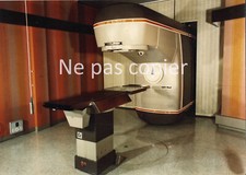 SCANNER MÉDICAL vers 1980 grande photo couleurs 21 x 29 cm médecine