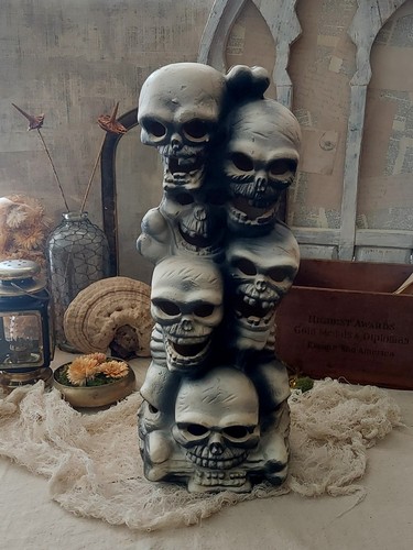 Totem scheletro teschio