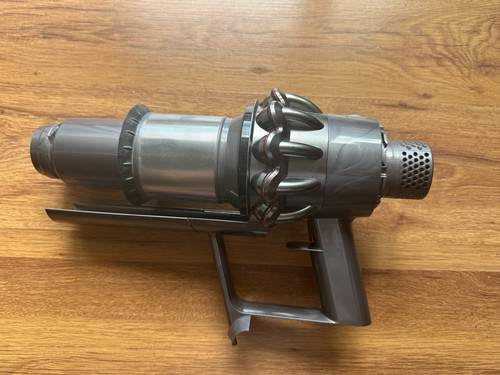 Dyson cyclone v10 - dyson,